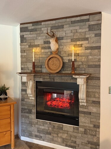 Escape to Hahn’s Mill House – A Rustic Riverfront Retreat