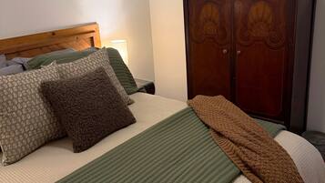 2 bedrooms, iron/ironing board, WiFi, bed sheets