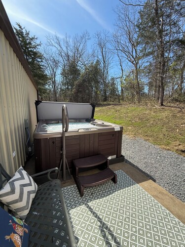 Escape to Hahn’s Mill House – A Rustic Riverfront Retreat