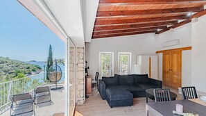 TV - Beach Escape Lujo by Villas Guide (Vela Luka)
