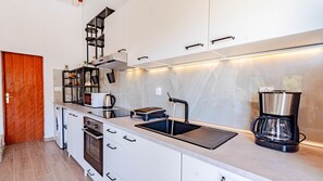 Fridge, microwave, oven, dishwasher - Beach Escape Lujo by Villas Guide (Vela Luka)