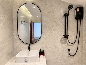 Bathroom - Dubble DD residenceresort
5 minutes to Robinson Kamphaeng Phet (Nai-Muang Sup-district)