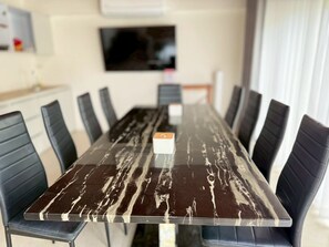 Dining - Dubble DD residenceresort
5 minutes to Robinson Kamphaeng Phet (Nai-Muang Sup-district)