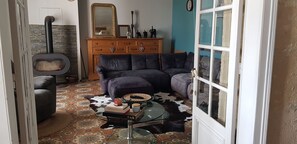 Interior - Vrbo Property (Neuvy-Sautour)