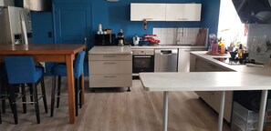 Private kitchen - Vrbo Property (Neuvy-Sautour)