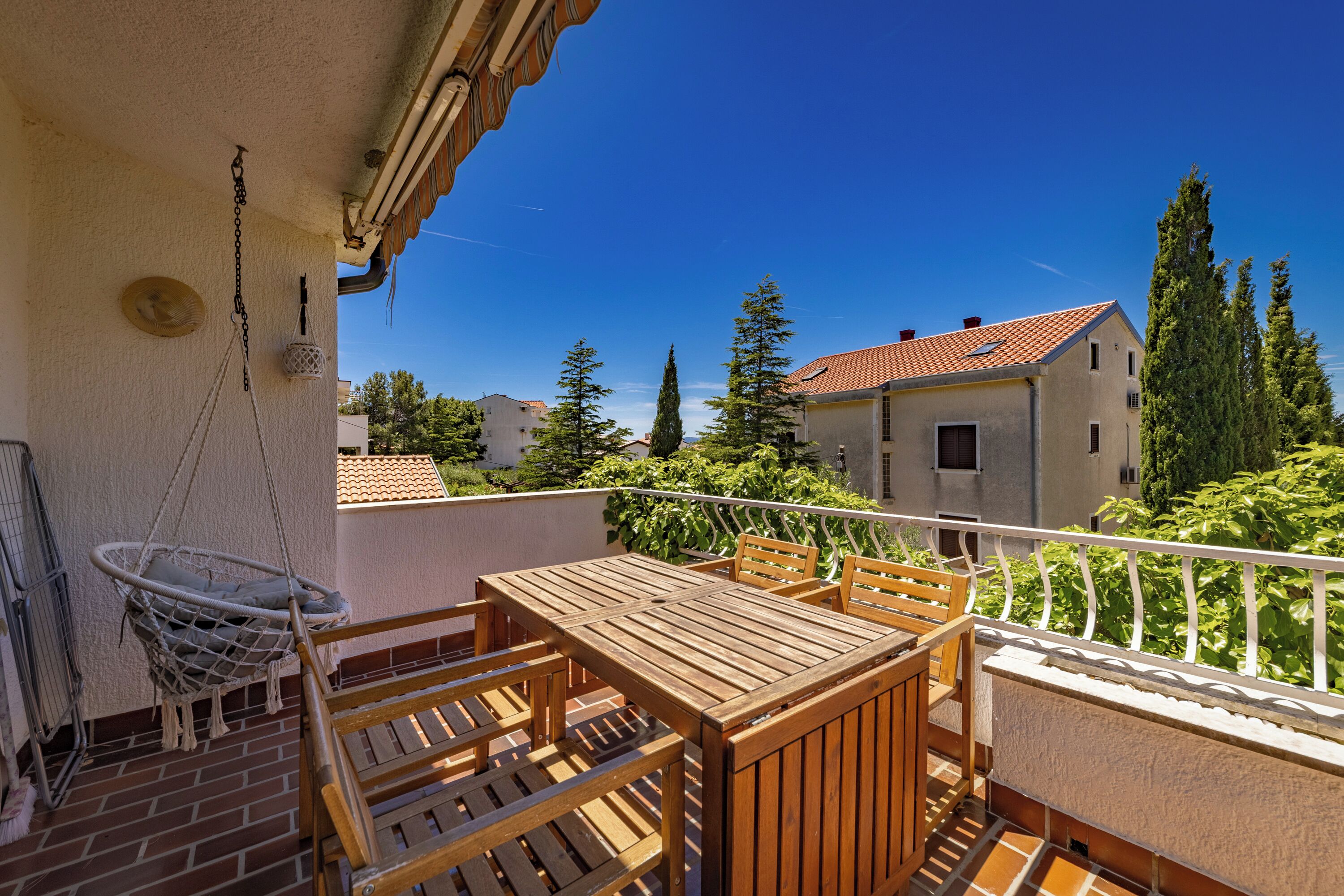 Apartamento família, 2 quartos, sacada, ao lado da montanha (Punta Debij Apartment Nataly) | Opções para refeição ao ar livre