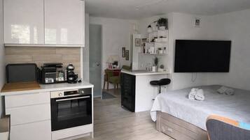 Familienstudio (Punta Debij Studio Laura) | Eigene Küche | Kühlschrank, Mikrowelle, Ofen, Herdplatte
