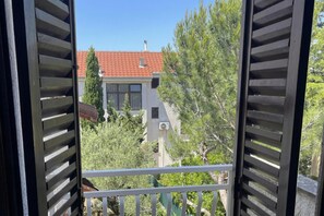 Familienapartment, Mehrere Schlafzimmer, Bergseite (Punta Debij Apartment Natasa) | Ausblick vom Zimmer