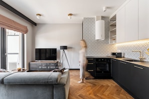 A modern kitchen with black cabinets, a built-in oven, and a microwave. - Art Deco Mokotów Suites - Parking & Gym by Downtown Apartments (Warszawa)