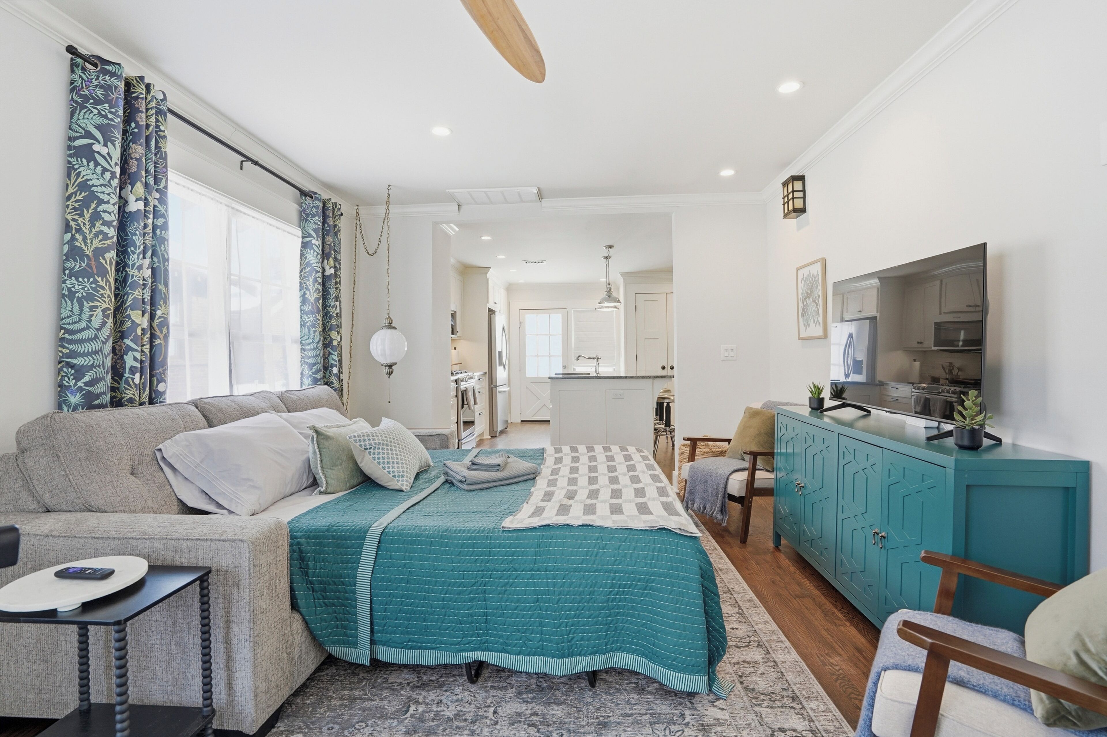 3 bedrooms, iron/ironing board, WiFi, bed sheets