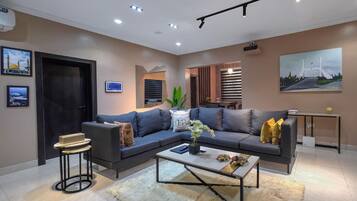 Deluxe appartement, balkon, uitzicht op stad | Woonruimte