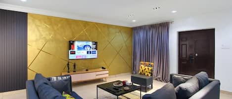 Deluxe Apartment, Balcony, City View | Living area