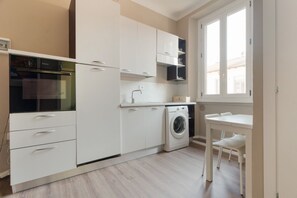 Interior - Cozy 40m2 apartment, ideal for 3 people, located on the fourth floor of a building without a lift (stairs to access).The accommodation is located in the Brenta area, between the Corvetto and Porta Romana districts, in a strategic position 2 steps from th (Milan)