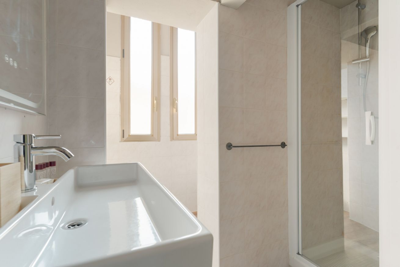 Bruser, bidet, håndklæder