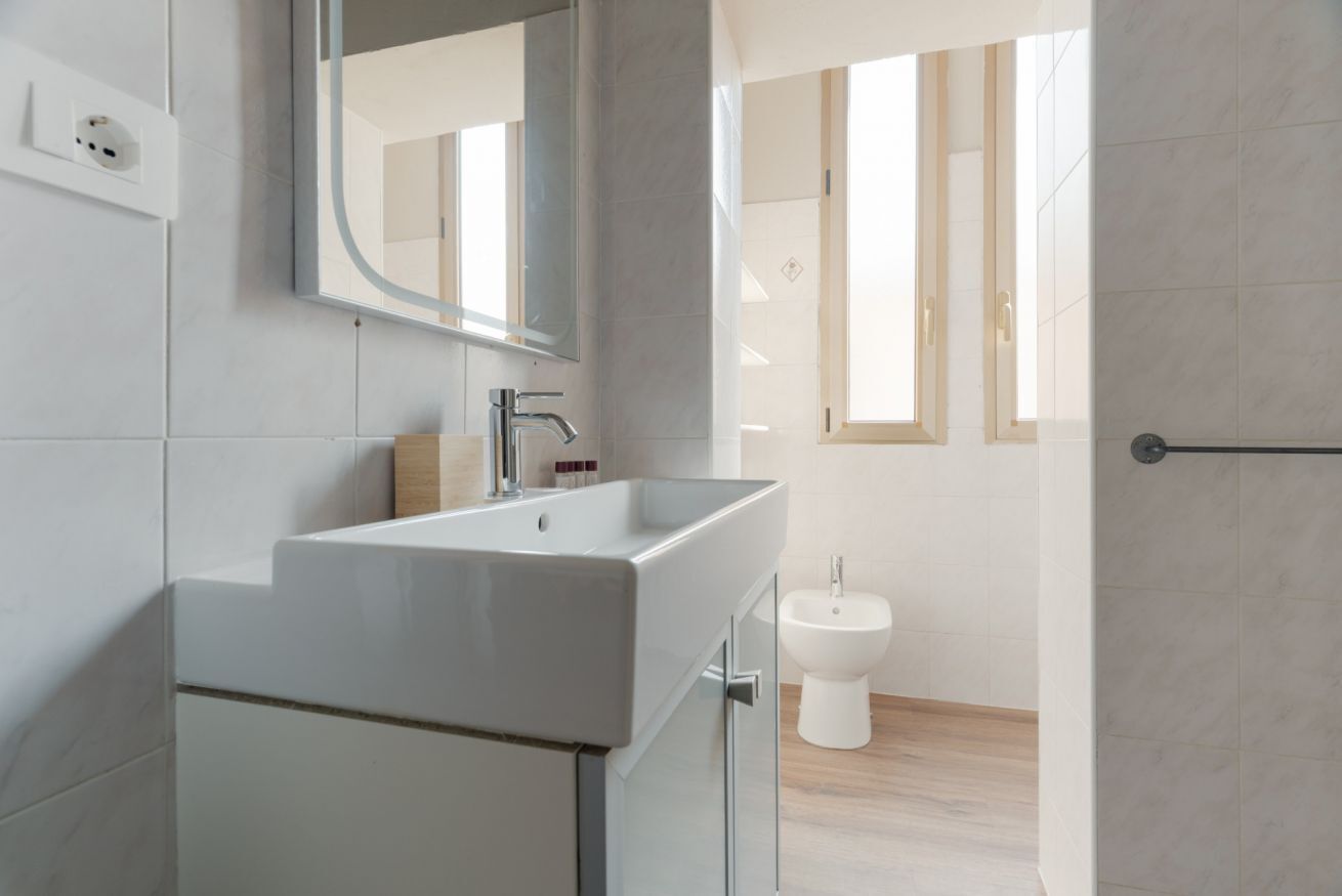 Bruser, bidet, håndklæder