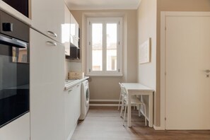 Private kitchen - Cozy 40m2 apartment, ideal for 3 people, located on the fourth floor of a building without a lift (stairs to access).The accommodation is located in the Brenta area, between the Corvetto and Porta Romana districts, in a strategic position 2 steps from th (Milan)