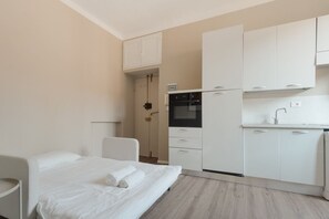 Room - Cozy 40m2 apartment, ideal for 3 people, located on the fourth floor of a building without a lift (stairs to access).The accommodation is located in the Brenta area, between the Corvetto and Porta Romana districts, in a strategic position 2 steps from th (Milan)