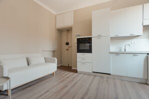 Living area - Cozy 40m2 apartment, ideal for 3 people, located on the fourth floor of a building without a lift (stairs to access).The accommodation is located in the Brenta area, between the Corvetto and Porta Romana districts, in a strategic position 2 steps from th (Milan)