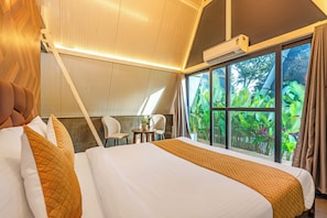 Habitación de lujo, vista al jardín | Insonorización, tabla de planchar con plancha y wifi gratis