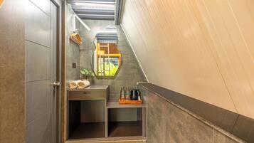 Luxury Room, Garden View | Interior