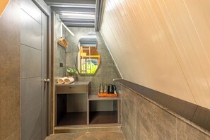 Luxury Room, Garden View | Interior - Alaya Stays Inara Retreat Cottage (Bengaluru)