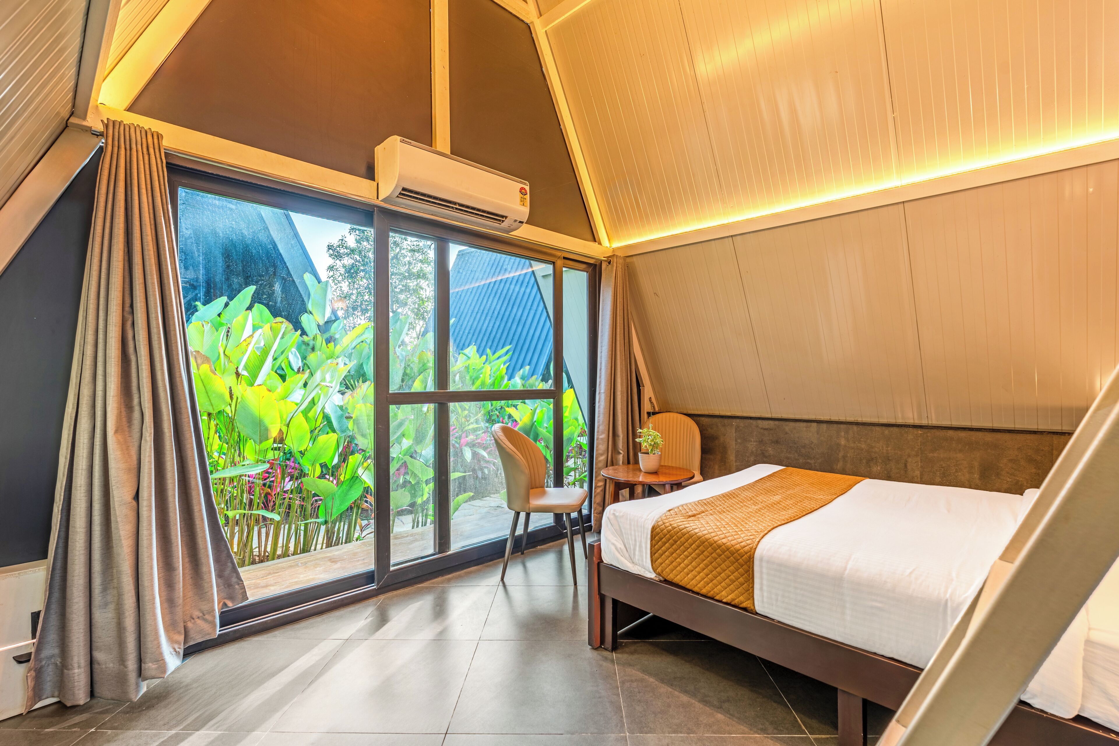 Luxury Room, Garden View