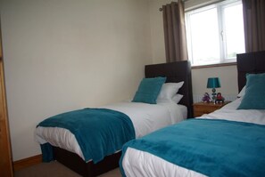 3 bedrooms, iron/ironing board, WiFi, bed sheets