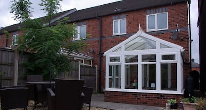 Portland Mews - 3 Bed Holiday Home by Premier Serv