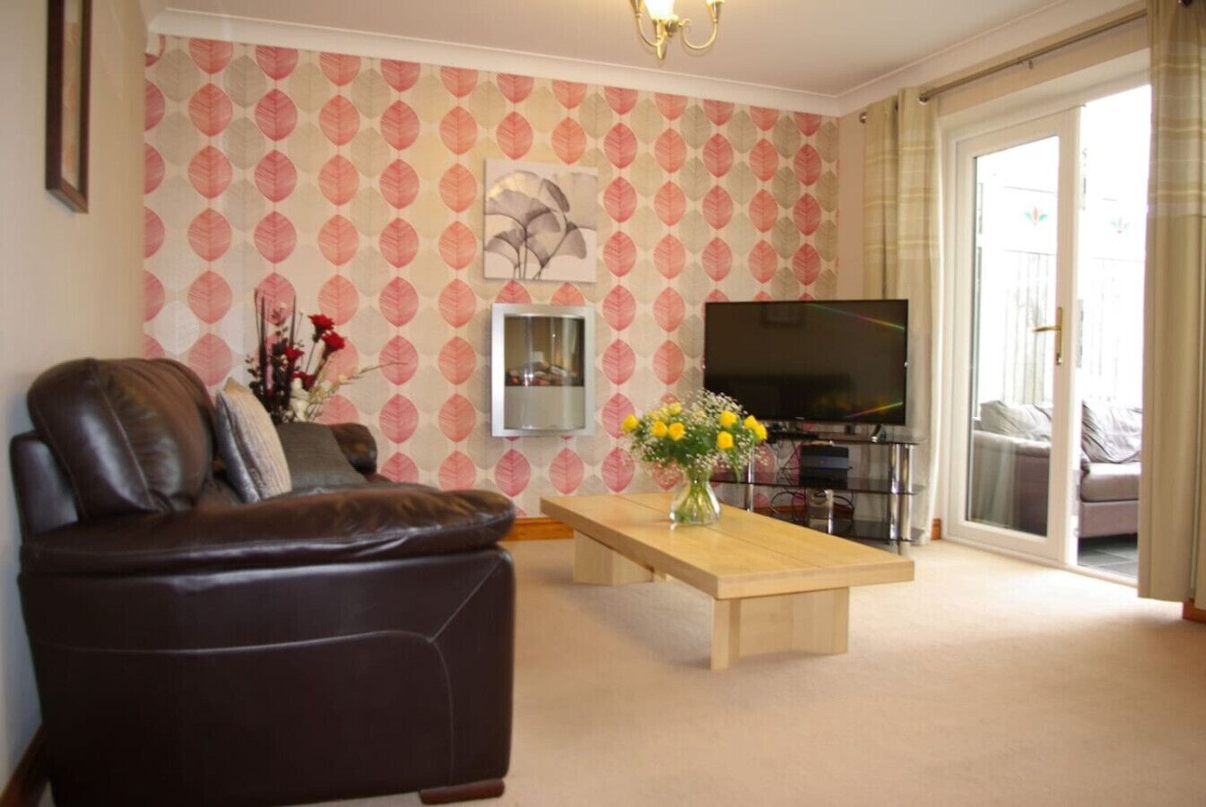 TV, fireplace