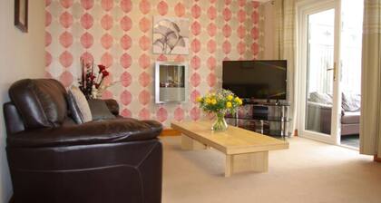 Portland Mews - 3 Bed Holiday Home by Premier Serv