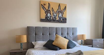 The Roaches Suite - Large 2 Bedroom Apartment