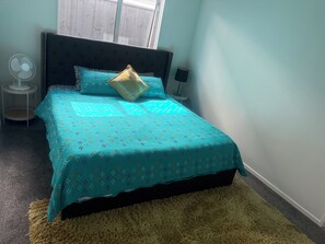 3 bedrooms, iron/ironing board, WiFi, bed sheets - 3 bedroom flat bus apartment (Manukau)