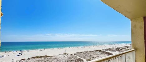 Condo, varias camas, balcón, vista al océano (Driftwood Towers 4H) | Playa | Playa en los alrededores