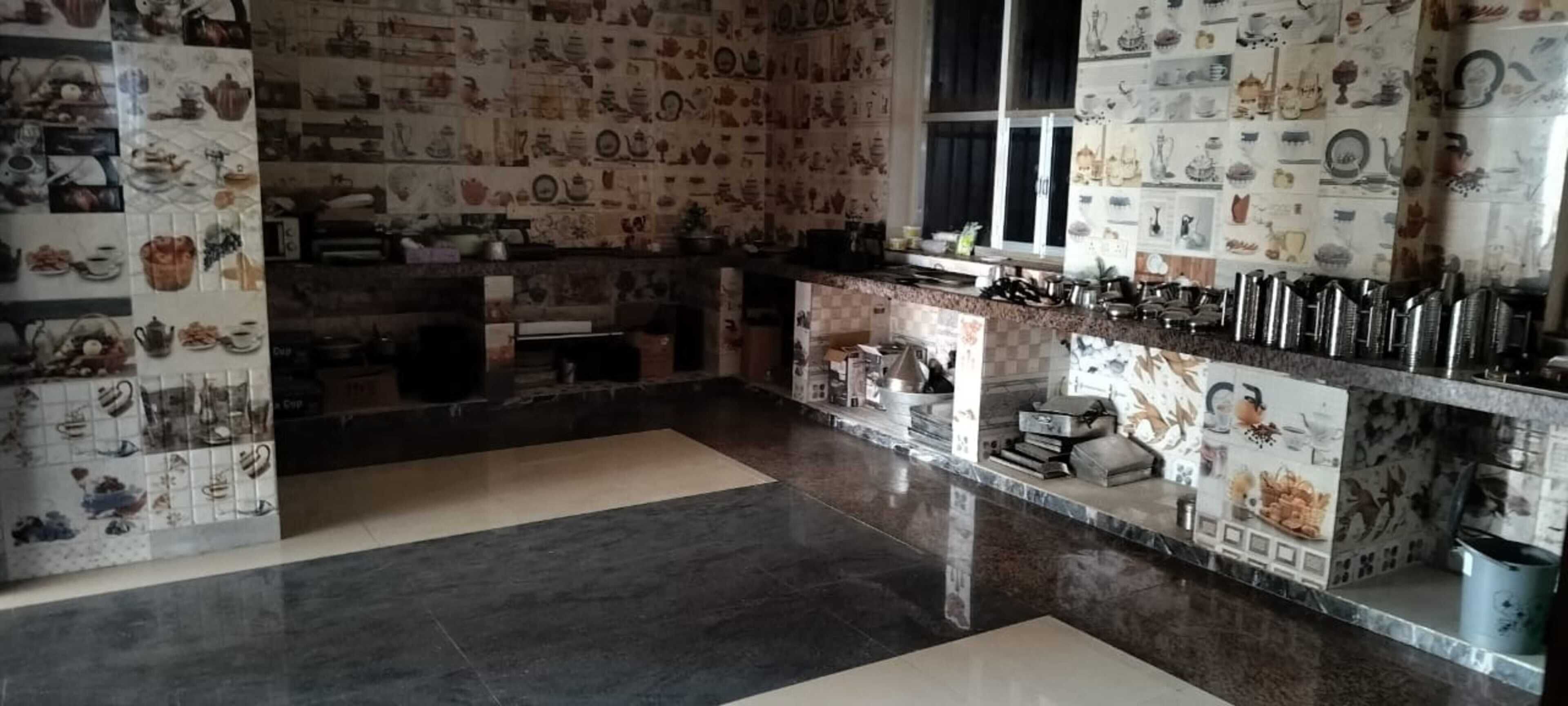 المنشأة من الداخل