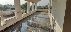 Khuôn viên nơi lưu trú