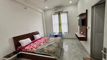 Deluxe Room | Rollaway beds, free WiFi, bed sheets