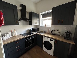 Private kitchen - Dublin City Central 2-Bedroom Apartment (Dublin)