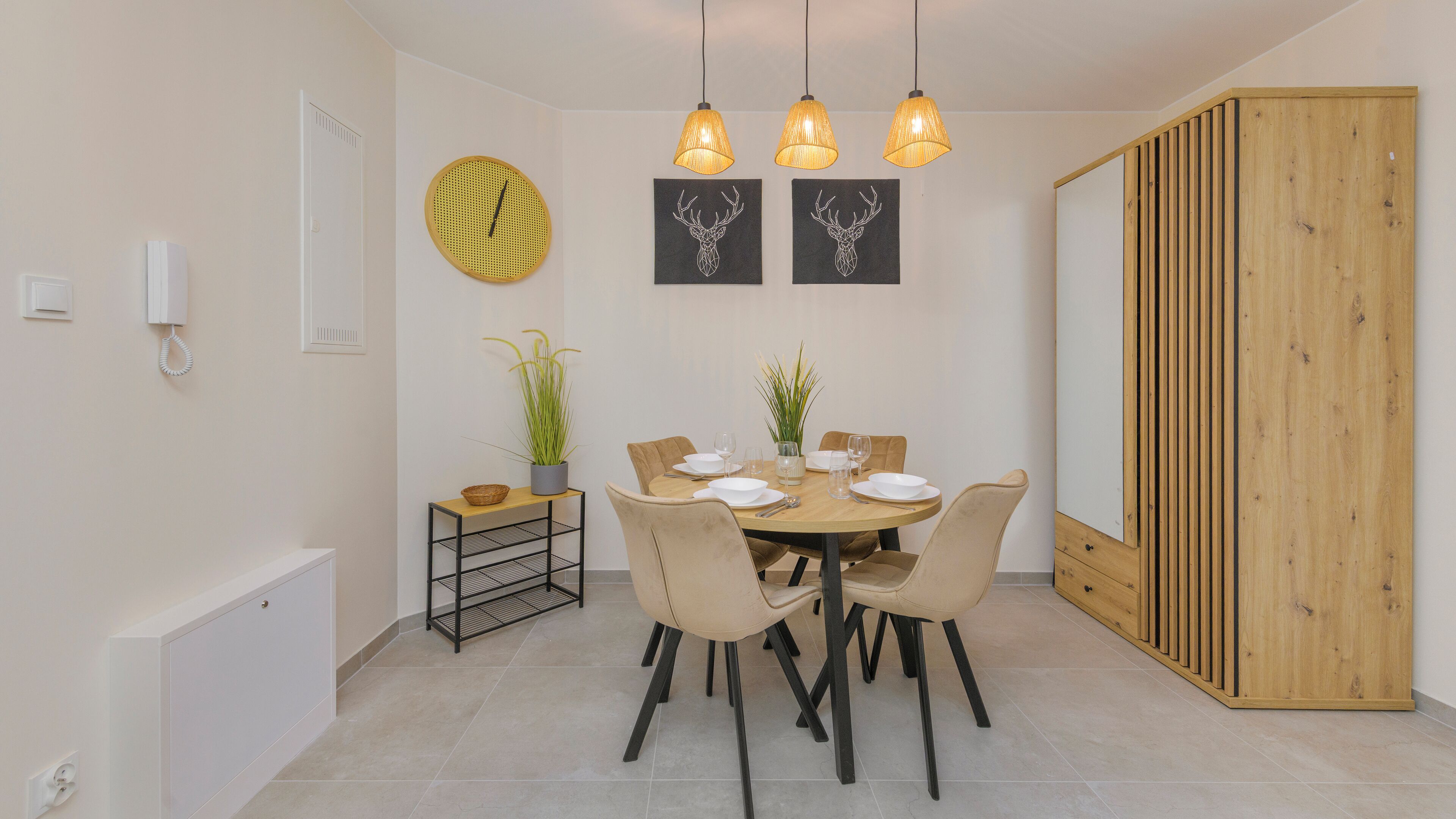 Apartemen (5) | Makan di kamar