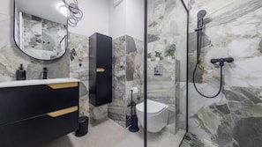 Lägenhet - balkong | Badrum