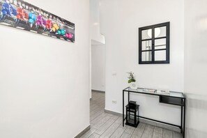 Interior - "3 Beds View Urban" + Metro Under the Duomo House 5 Minutes (Milano)