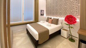 Deluxe Double Room | In-room safe, desk, laptop workspace, blackout curtains - Charme Flower Rooms (Verona)