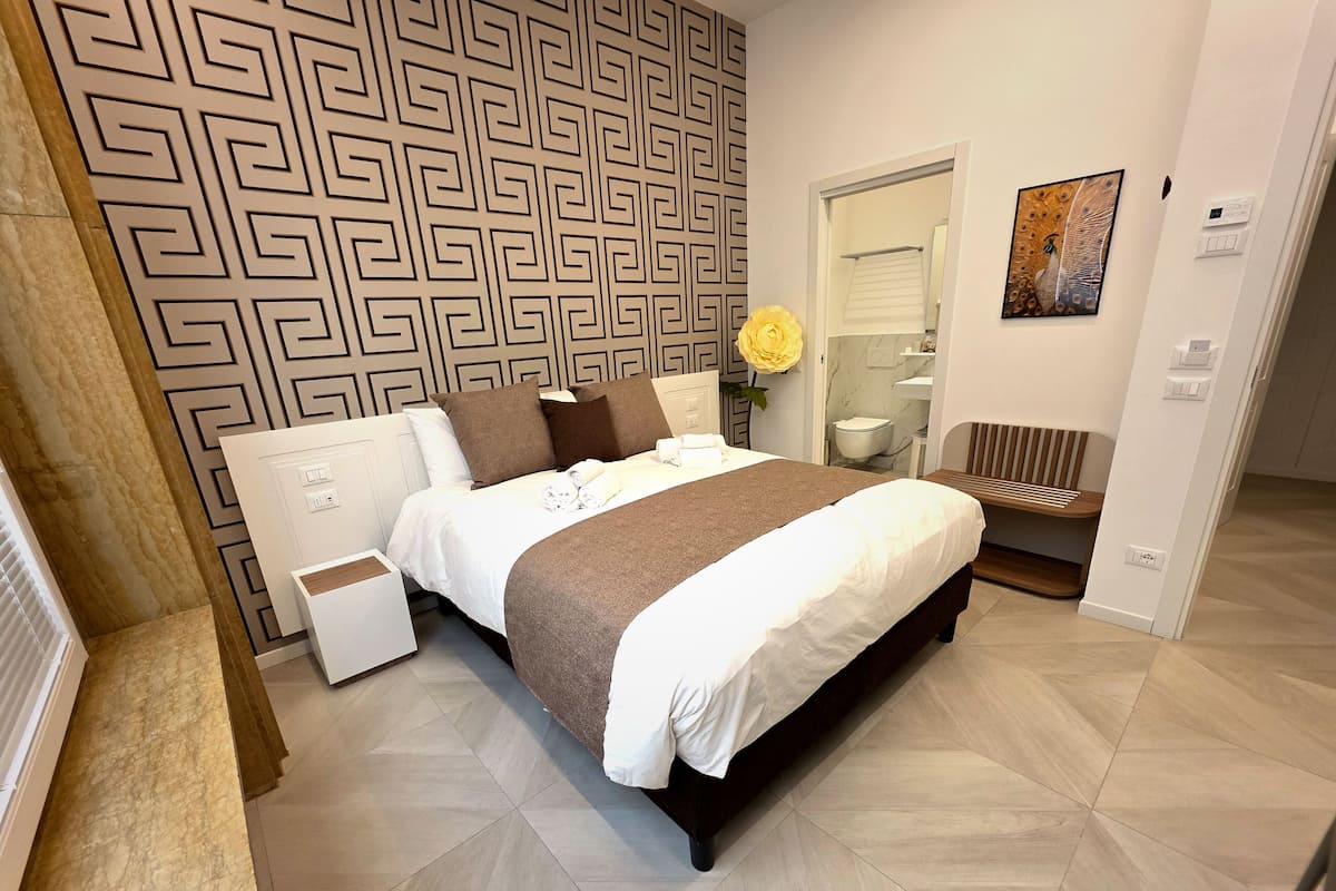 Standard Double Room | In-room safe, desk, laptop workspace, blackout curtains
