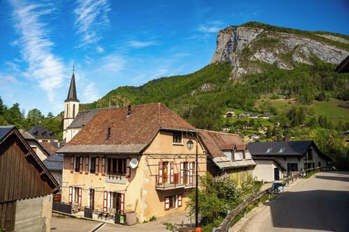 Gîte 8 pers Chartreuse: terrasse, vue montagne, balnéo, 3 ch, 2 SDB | Le Dauphin