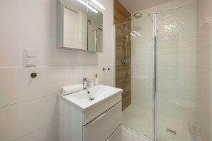 Apartment, Balcony | Bathroom - RentPlanet - Apartament Braniborska II (Wrocław)