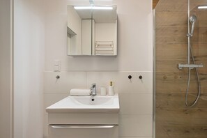 Apartment, Balcony | Bathroom - RentPlanet - Apartament Braniborska II (Wrocław)