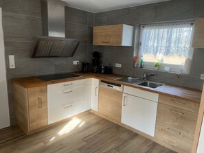 Private kitchen - Weinsfelderhof 8 beds - Holiday home on the outskirts of the village 10 min to Luxembourg/Bitburg (Gilzem)