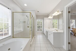 Een douche, handdoeken