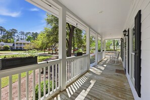 Property grounds - Blue Heron Hideaway Beautiful Home in DeBordieu (Georgetown)
