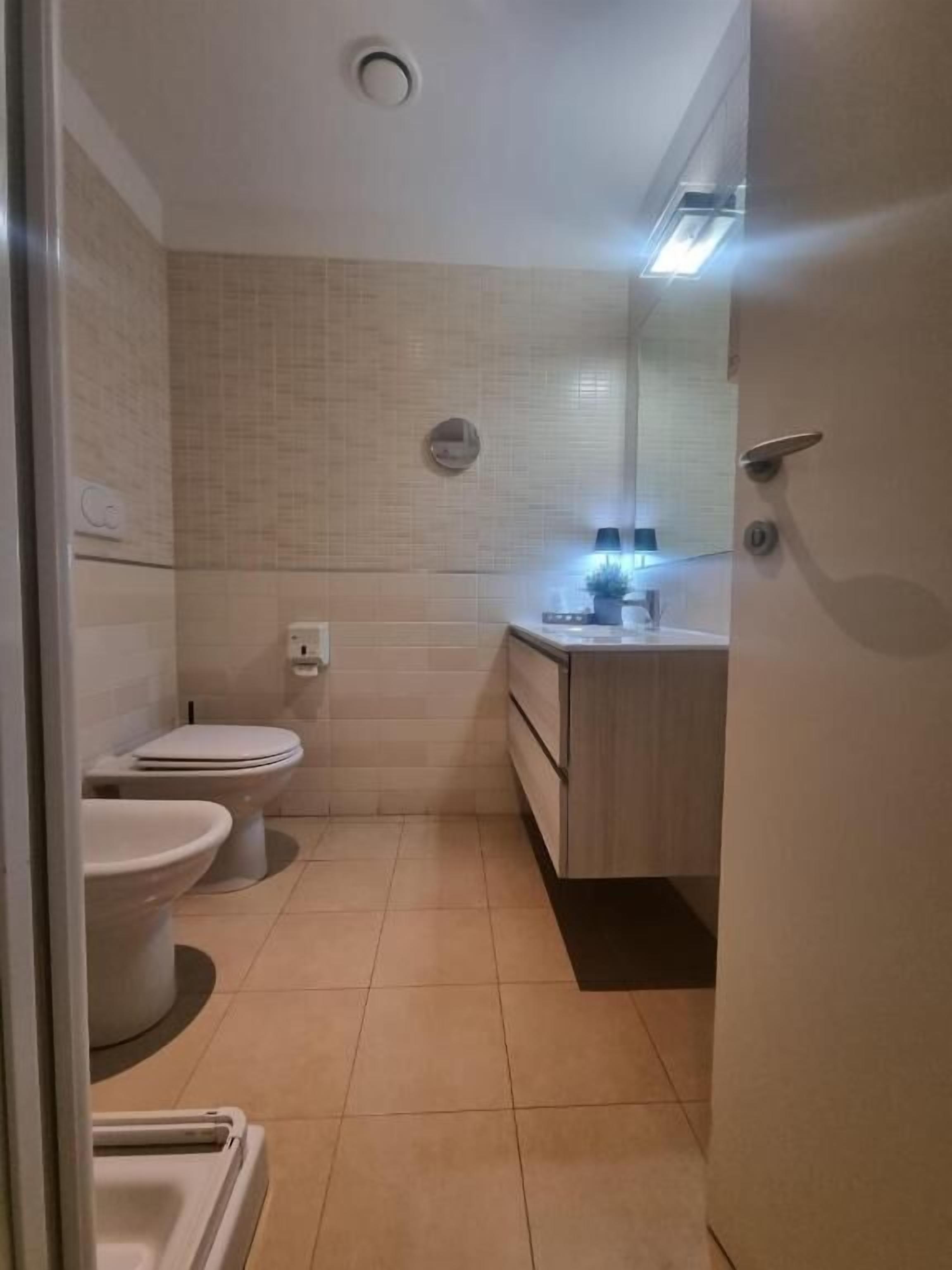 Gratis toiletartikelen, zeep, shampoo, toiletpapier
