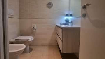 Gratis toiletartikelen, zeep, shampoo, toiletpapier